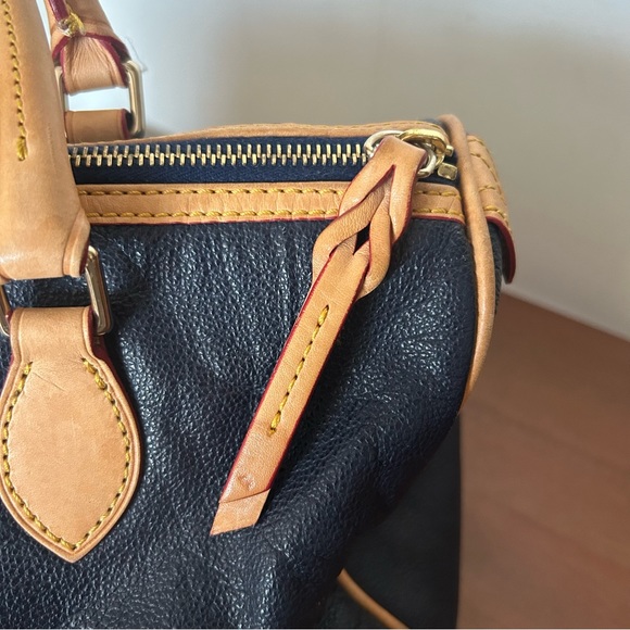 Dooney & Bourke Navy Blue Pebbled Leather Handbag Purse Pink Lining Red Trim - Picture 3 of 12